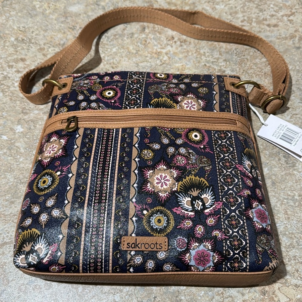 NWT Sakroots Artist Circle Crossbody - Navy Floral Print. Ready for gifting!